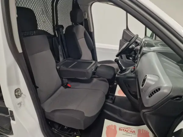 Citroën Berlingo 1.6 BLUEHDI GPS IVA DEDUTIVEL 41