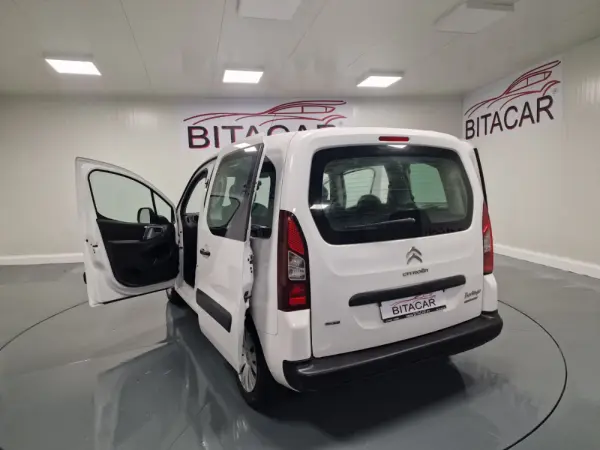 Citroën Berlingo 1.6 BLUEHDI 5 LUGARES 24
