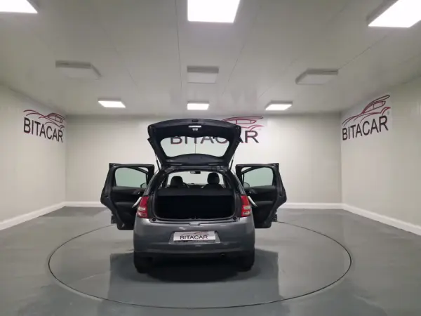 Citroën C3 1.4 HDI TETO PANORÂMICO 31