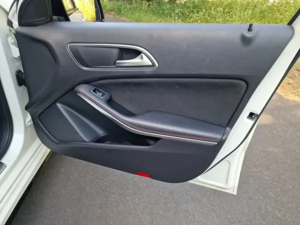 Mercedes-Benz A 180 d AMG Line 58