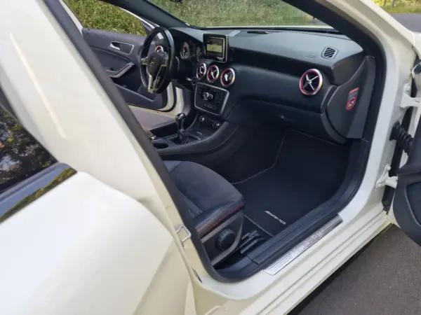 Mercedes-Benz A 180 d AMG Line 59
