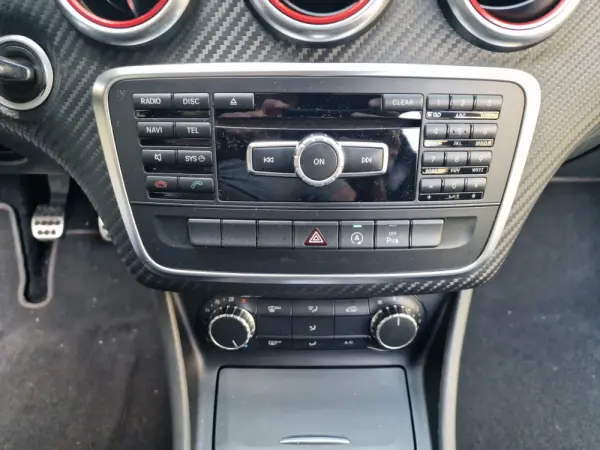 Mercedes-Benz A 180 d AMG Line 93