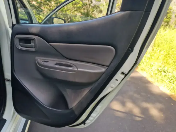 Mitsubishi L200 2.3 DI-D CD Invite 2WD 37