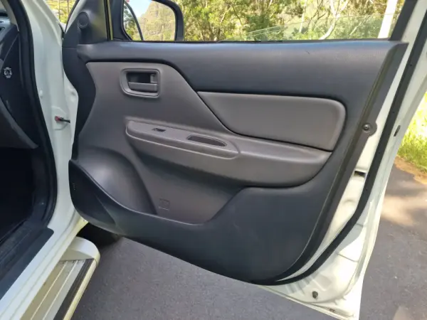 Mitsubishi L200 2.3 DI-D CD Invite 2WD 41