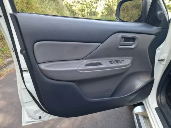 Mitsubishi L200 2.3 DI-D CD Invite 2WD 49