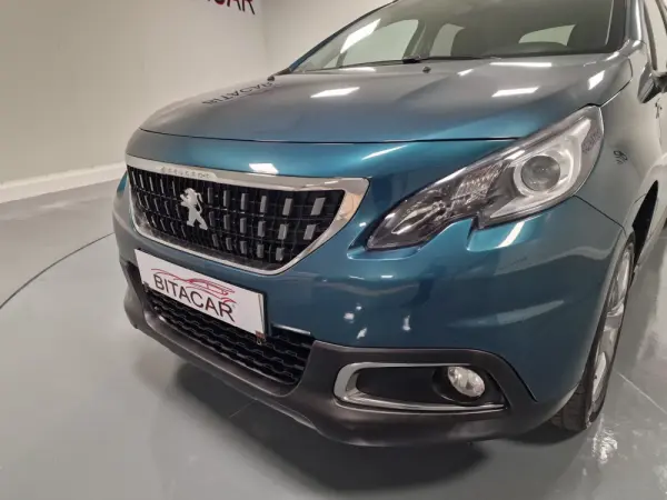 Peugeot 2008 1.2 PureTech Style 9