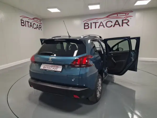 Peugeot 2008 1.2 PureTech Style 36