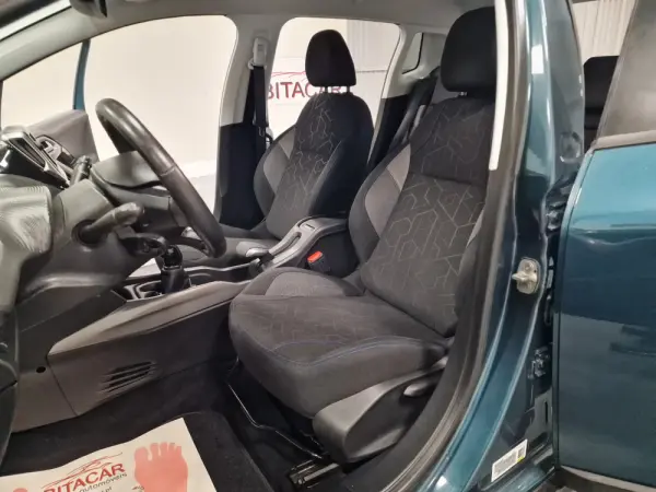 Peugeot 2008 1.2 PureTech Style 61