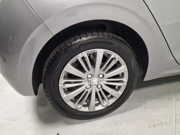 Peugeot 208 1.5 BLUEHDI 102CV SIGNATURE GPS CAM. TRASEIRA 24