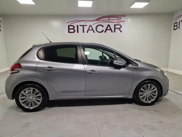 Peugeot 208 1.5 BLUEHDI 102CV SIGNATURE GPS CAM. TRASEIRA 25