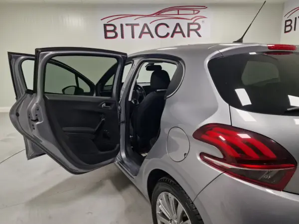 Peugeot 208 1.5 BLUEHDI 102CV SIGNATURE GPS CAM. TRASEIRA 31