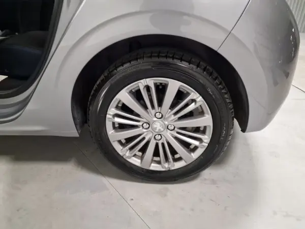 Peugeot 208 1.5 BLUEHDI 102CV SIGNATURE GPS CAM. TRASEIRA 35