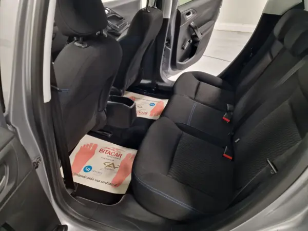 Peugeot 208 1.5 BLUEHDI 102CV SIGNATURE GPS CAM. TRASEIRA 44