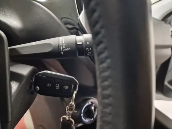 Peugeot 208 1.5 BLUEHDI 102CV SIGNATURE GPS CAM. TRASEIRA 66