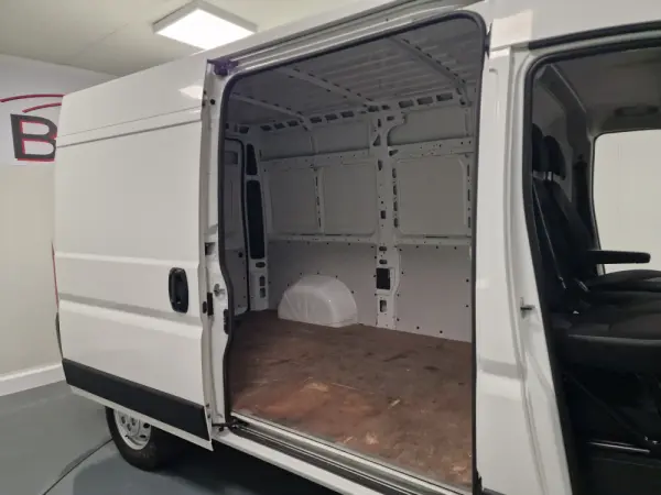 Peugeot Boxer 2.2 BlueHDi 335 L2H2 Pro GPS CAM. TRASEIRA IVA DEDUTIVEL 27