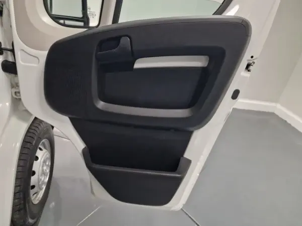 Peugeot Boxer 2.2 BlueHDi 335 L2H2 Pro GPS CAM. TRASEIRA IVA DEDUTIVEL 29