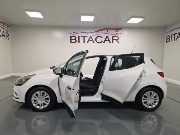 Renault Clio SOCIETE 1.5 DCI ZEN IVA DEDUTÍVEL 31