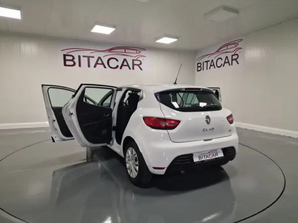 Renault Clio SOCIETE 1.5 DCI ZEN IVA DEDUTÍVEL 32