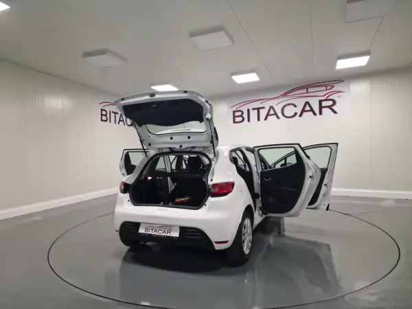 Renault Clio SOCIETE 1.5 DCI ZEN IVA DEDUTÍVEL 38