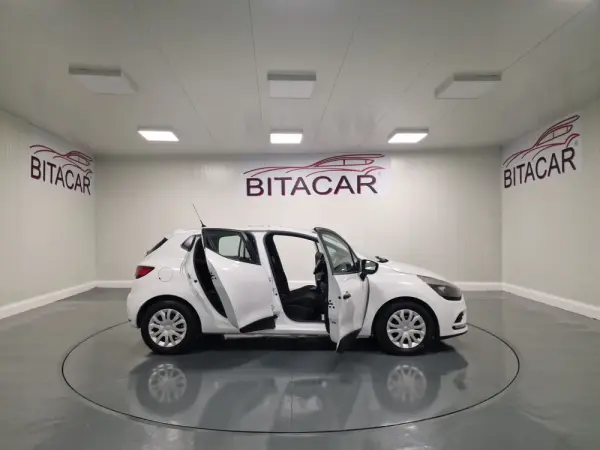 Renault Clio SOCIETE 1.5 DCI ZEN IVA DEDUTÍVEL 39