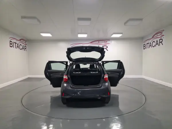 Toyota Yaris 1.5 HSD Comfort 19