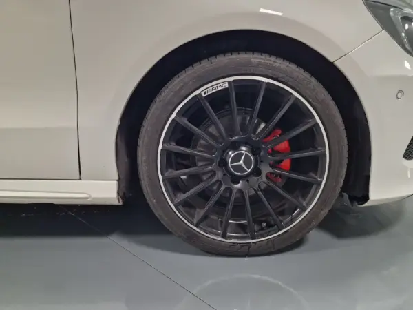 Mercedes-Benz A 180 CDi BlueEfficiency AMG Line 3