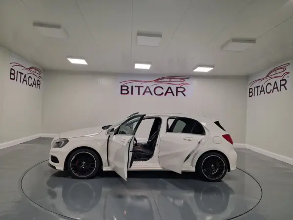 Mercedes-Benz A 180 CDi BlueEfficiency AMG Line 32