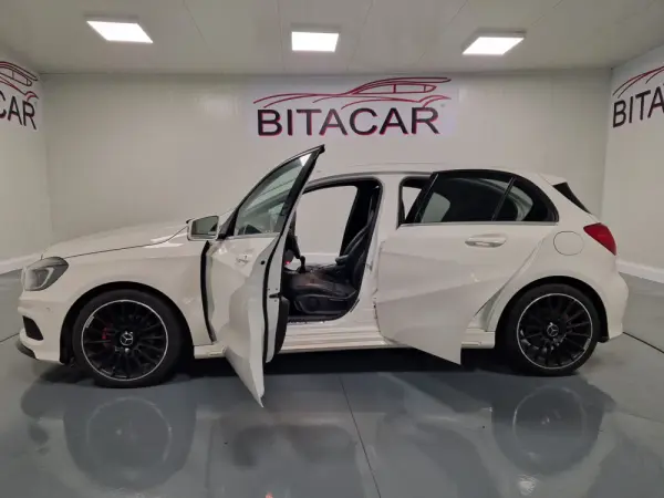 Mercedes-Benz A 180 CDi BlueEfficiency AMG Line 33