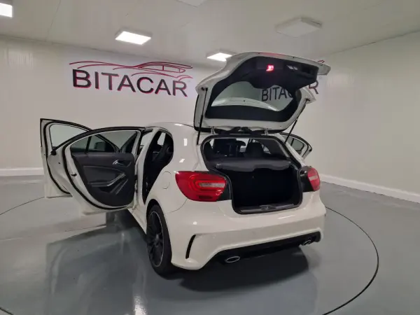 Mercedes-Benz A 180 CDi BlueEfficiency AMG Line 38