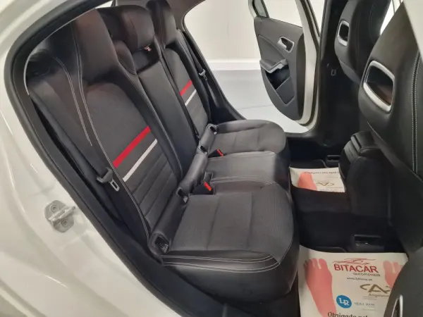 Mercedes-Benz A 180 CDi BlueEfficiency AMG Line 51
