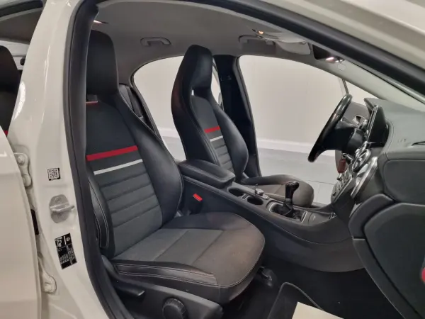 Mercedes-Benz A 180 CDi BlueEfficiency AMG Line 57