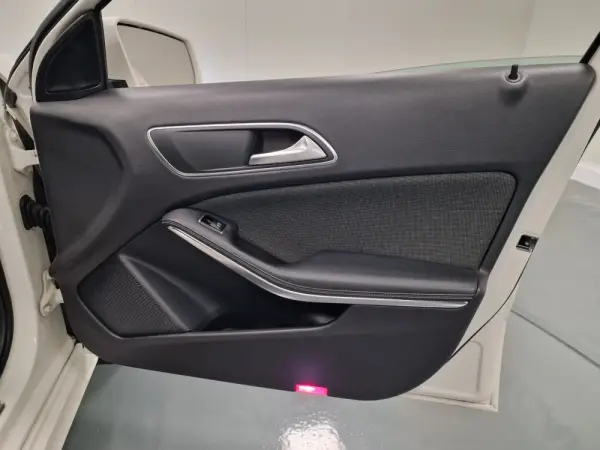 Mercedes-Benz A 180 CDi BlueEfficiency AMG Line 58
