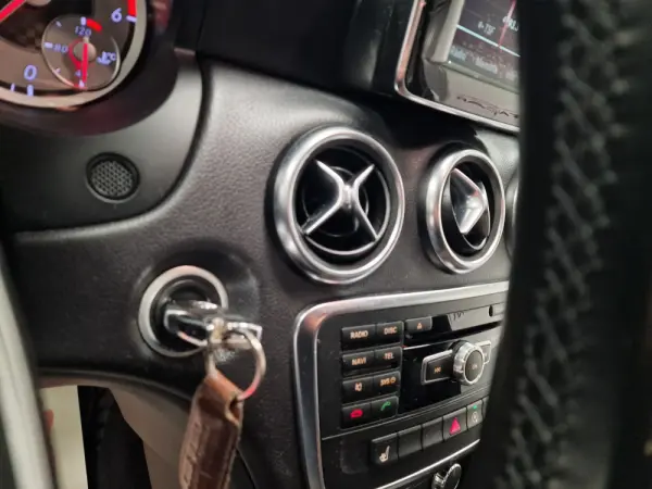 Mercedes-Benz A 180 CDi BlueEfficiency AMG Line 71