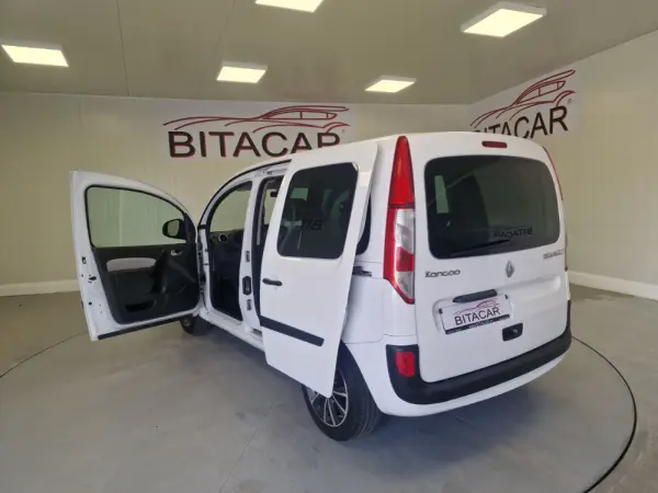 Renault Kangoo COMBI 1.5 DCI LUGARES 5 12