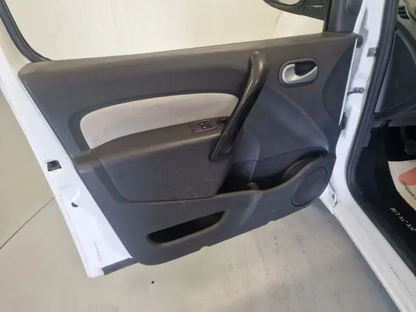 Renault Kangoo COMBI 1.5 DCI LUGARES 5 30