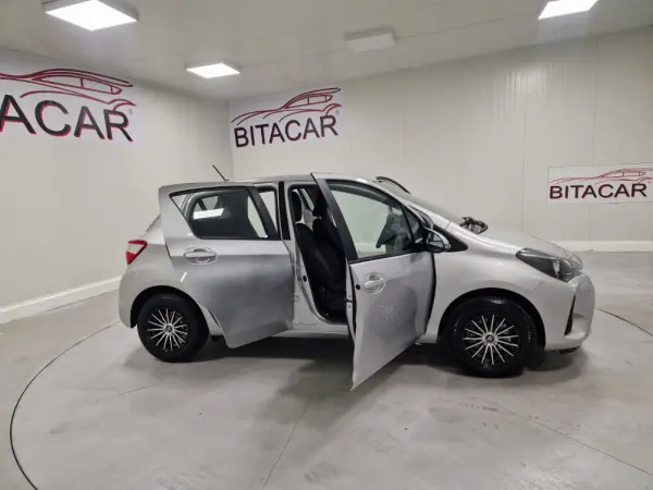 Toyota Yaris 1.0 VVT-i Active+AC 14