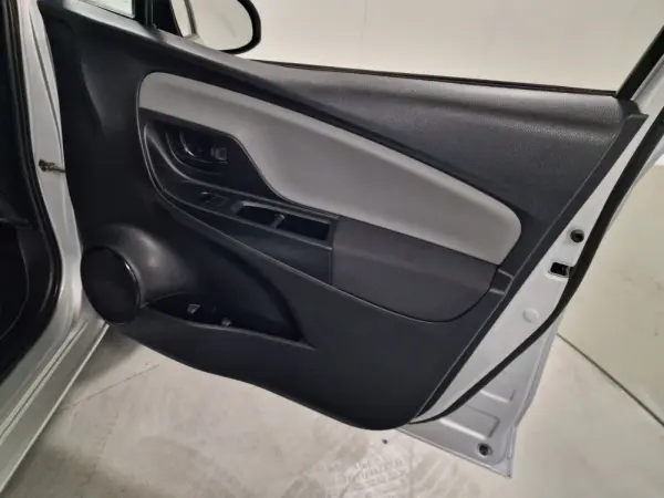 Toyota Yaris 1.0 VVT-i Active+AC 52