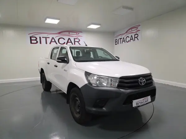 Toyota Hilux 2.4 D-4D 2WD CD Tracker 2