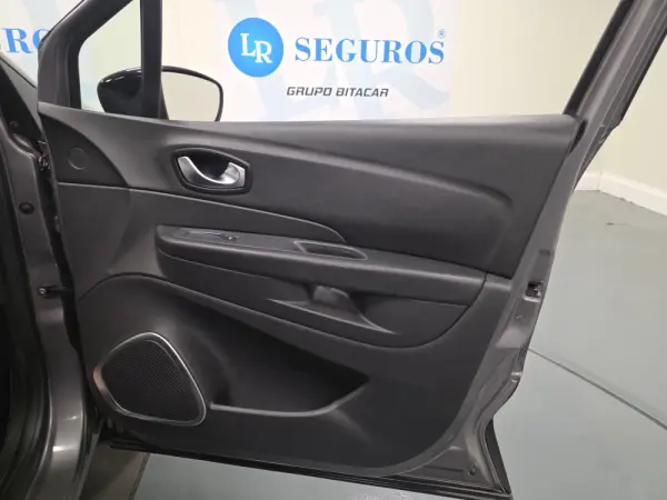 Renault Captur 1.5 DCI EXCLUSIVE 81