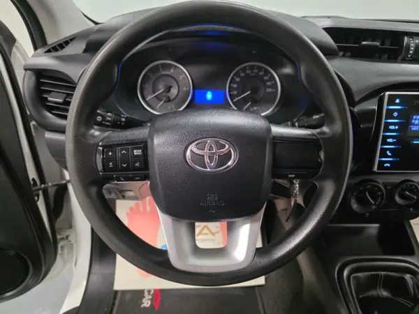 Toyota Hilux 2.4 D-4D 2WD CD 8