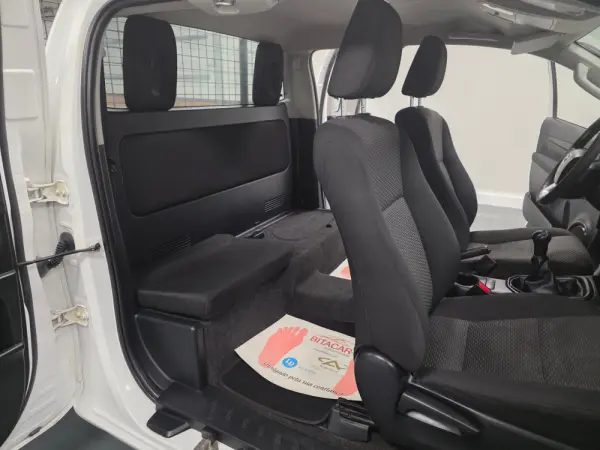 Toyota Hilux 2.4 D-4D 2WD CD 11