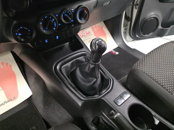 Toyota Hilux 2.4 D-4D 4WD CD CH 106