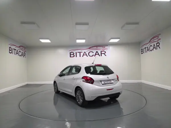 Peugeot 208 1.6 BlueHDi Allure 5