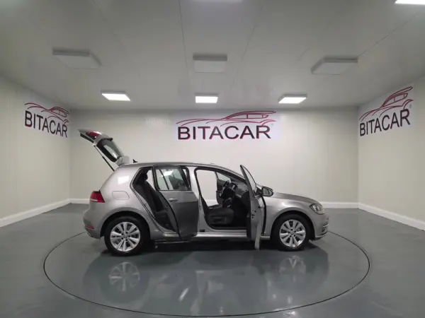 Volkswagen Golf 1.6 TDI CONFORTLINE 54