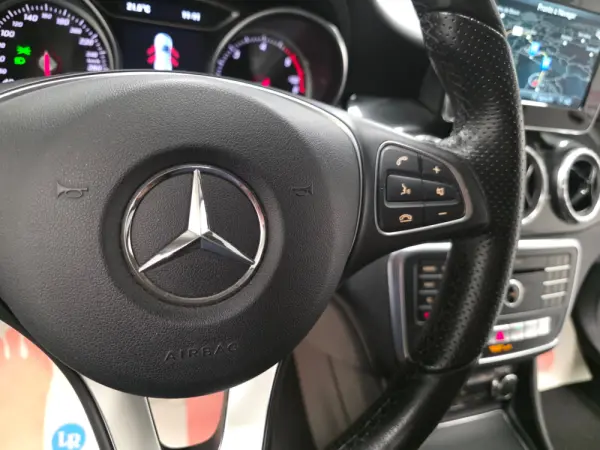 Mercedes-Benz CLA 180 d Shooting Brake Urban 83