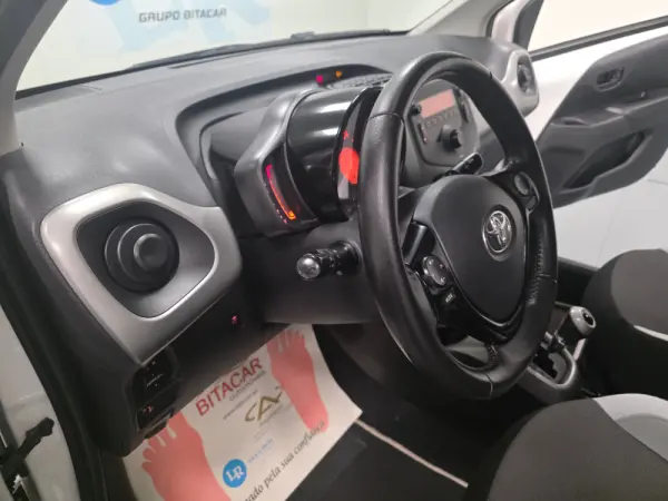 Toyota Aygo 1.0 VVT-I RISING  STAR X-SHIFT 9