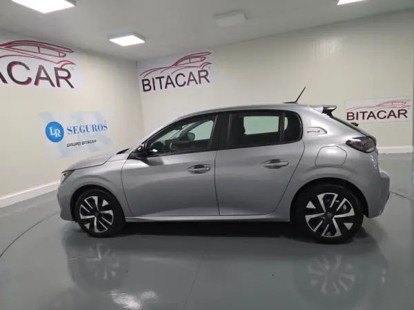 Peugeot 208 1.2 STYLE 23