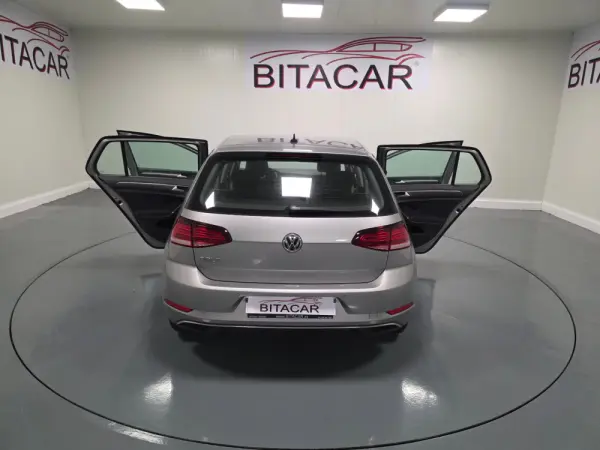 Volkswagen Golf 1.6 TDI CONFORTLINE 47