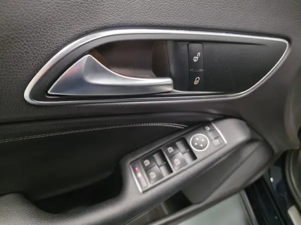 Mercedes-Benz CLA 180 d Shooting Brake Urban 102