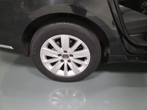Volkswagen Passat 1.6 TDI Confortline 59